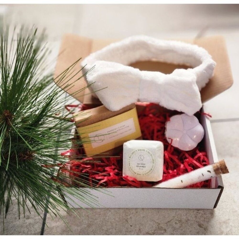 4 piece Lavender Spa Gift Set With Bath Bomb Ornament, Bath Salts, Soap & Shower